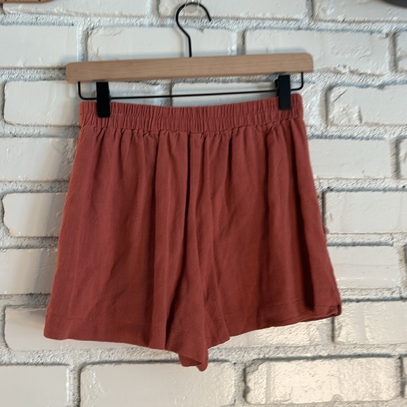 HYFVE women’s salmon color shorts front pockets - Picture 3 of 4